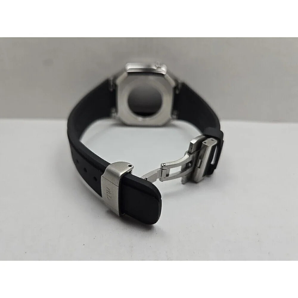 Daniel Wellington case exterior